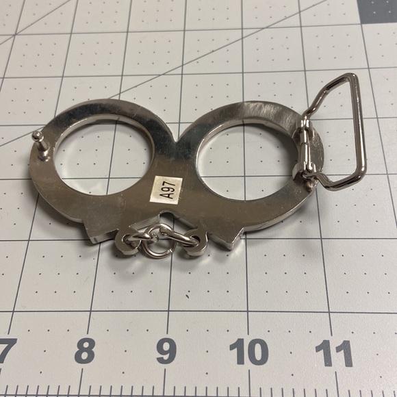 Handcuffs Belt Buckle - Picture 2 of 2
